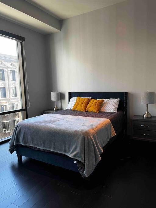 Apartment Upscale In Downtown La *