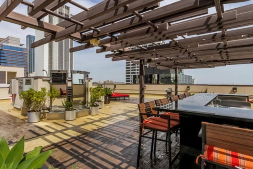 Upscale In Downtown La *